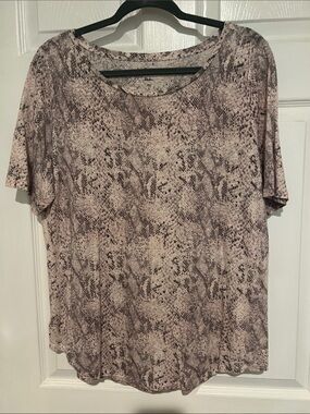 LOFT Short Sleeve Snake Print Top in Beige and Gray